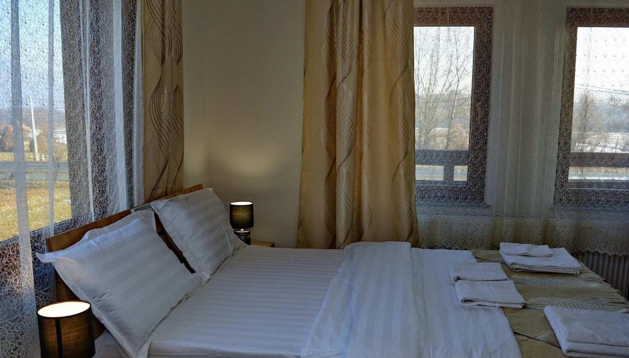 Casa Vadeanu Hotel Sighetu Marmatiei Ngoại thất bức ảnh